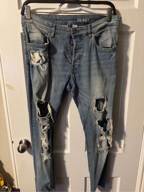 H&M Skinny light washed ripped jeans